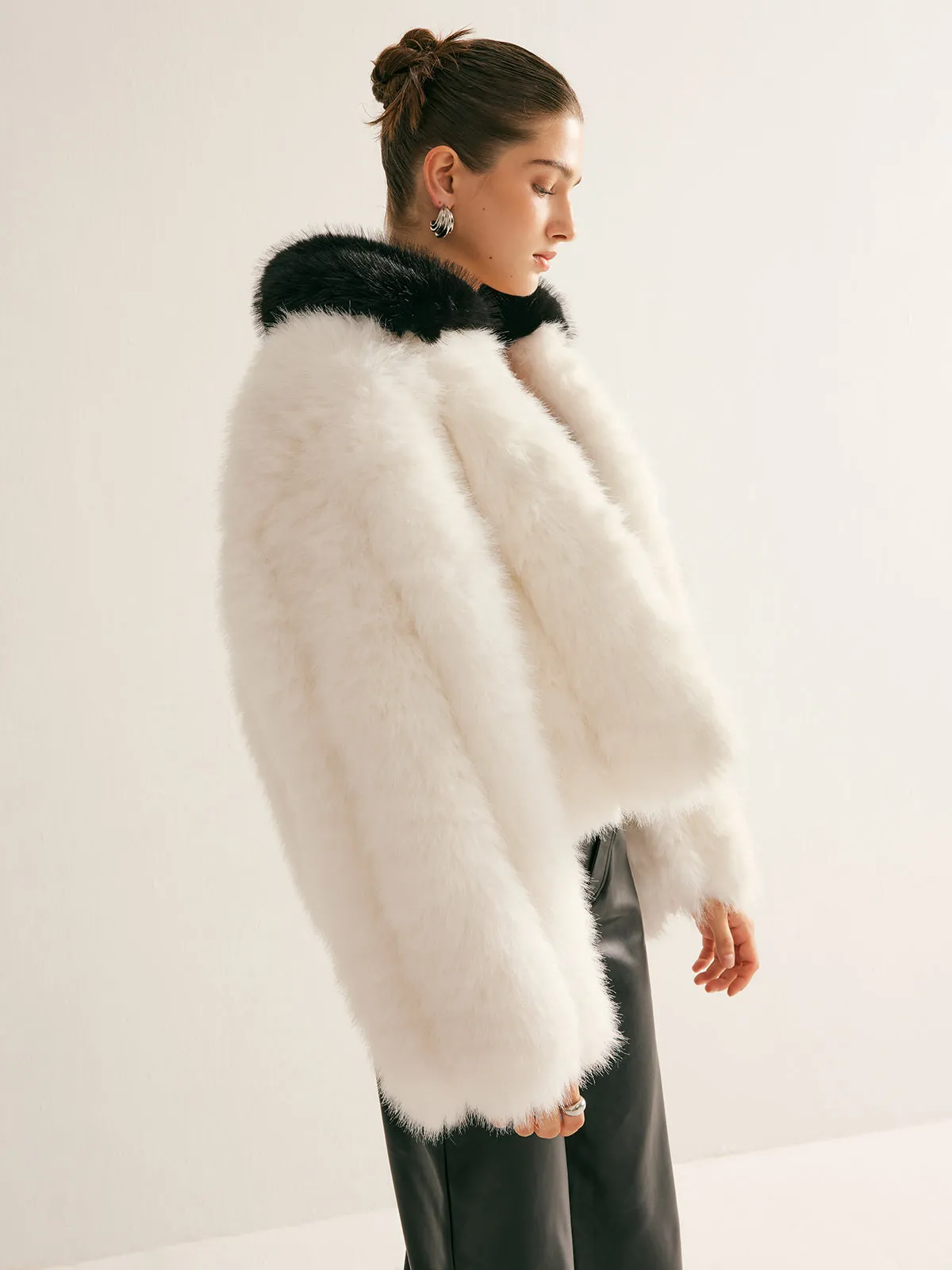 Chicmy-Contrast Collar Faux Fur Coat